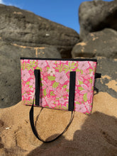 Load image into Gallery viewer, Retro Pua Cube-Lapsible Tote
