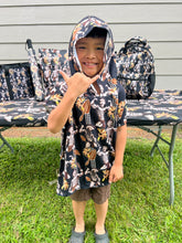 Load image into Gallery viewer, Ikaika Keiki Hooded Towels
