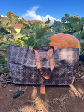 Load image into Gallery viewer, Haliʻa Aloha Behbeh Bucha
