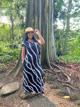 Load image into Gallery viewer, Niʻihau Keʻalohi Maxi Dress
