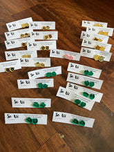 Load image into Gallery viewer, Stud earrings
