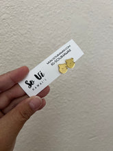 Load image into Gallery viewer, Stud earrings
